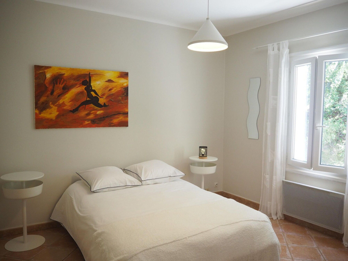 Room 3, Holiday Home in Villes-sur-auzon With Pool, Vaucluse