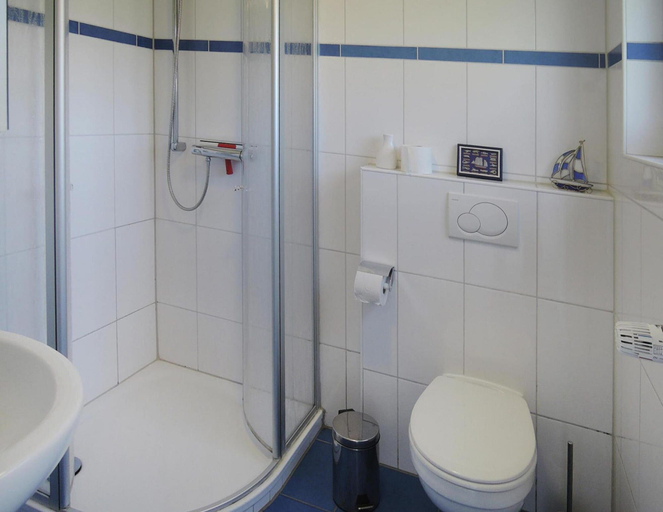 Bathroom 2, Holiday Home in Burhave Near the sea, Wesermarsch