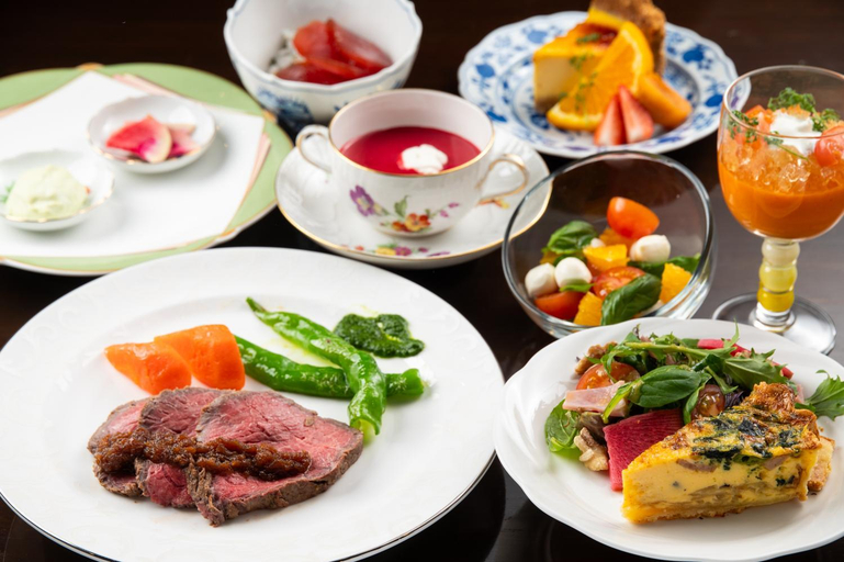 Food & Drinks 5, Auberge Licht, Hita