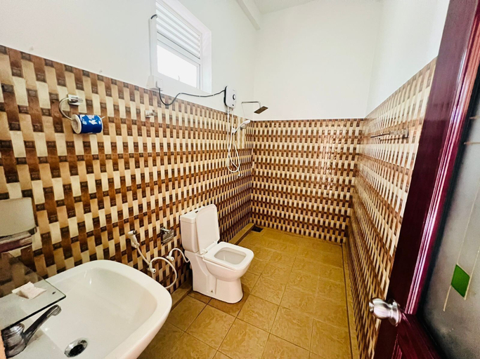 Bathroom 3, New golden bay resort Weligama, Weligama