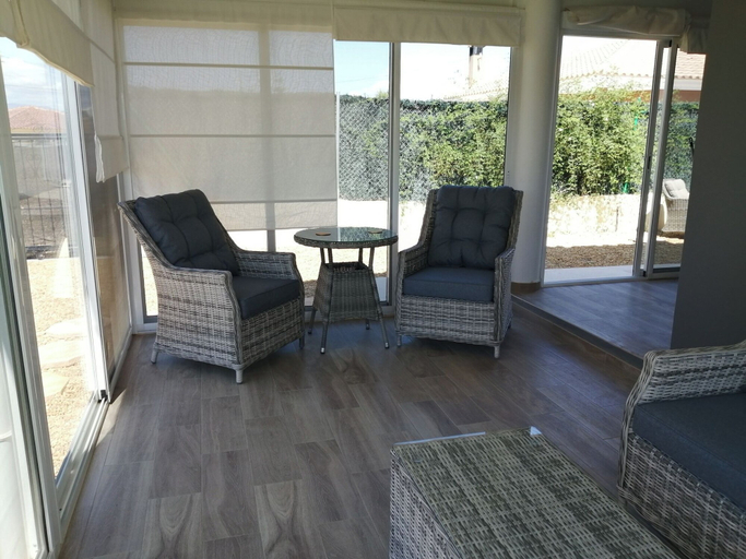 Others 2, Villa - Sleeps 4 - Pool - Patio - Parking, Almería