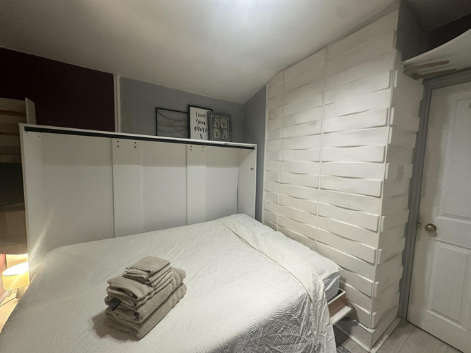Bedroom 3, House - Sleeps 4 - Garden - Pets Ok - Parking, London
