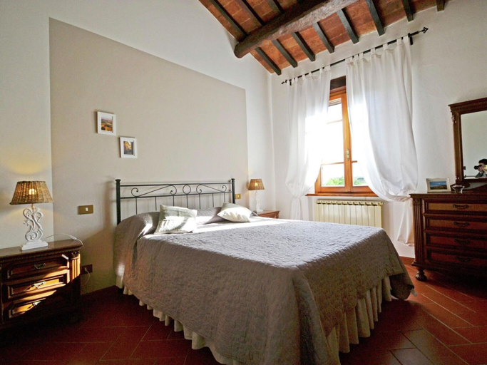 Room 4, Villa in Tuscany With Pool Near Cortona, Arezzo