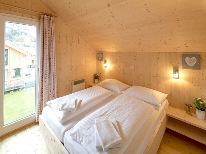Room 2, Pleasant Chalet With Indoor hot tub, Murau