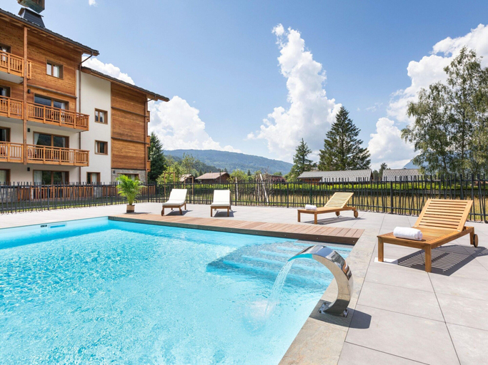 Pool 3, Chalet in Samoens Near Ski Lift, Haute-Savoie