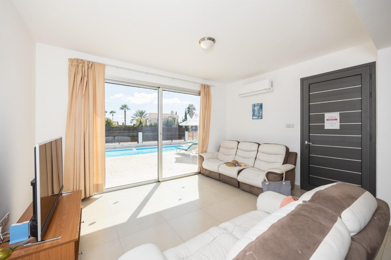 Room 5, Villa Coral Bay 7 in Peyia