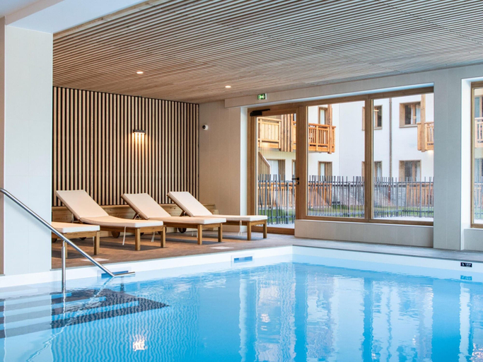 Pool 2, Chalet in Samoens Near Ski Lift, Haute-Savoie