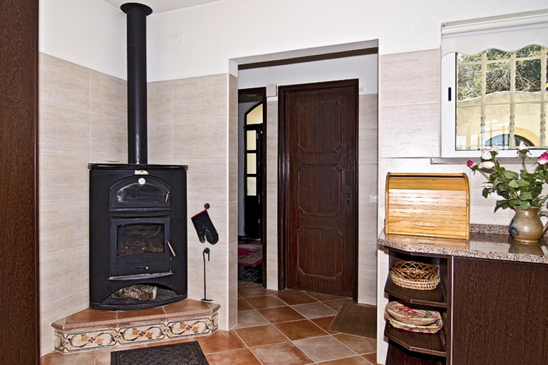 Others 3, 607 Villa Lorena, Lagos