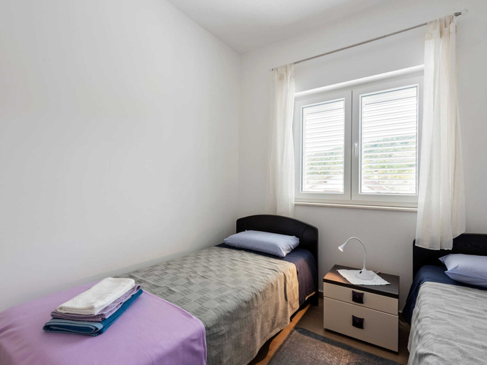 Bedroom 3, Apartment in Nevidane near the Beach, Pašman