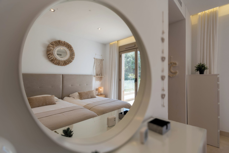 Room 3, Stylish 3-bed Apt on La Cala Golf 15th Hole View, Málaga