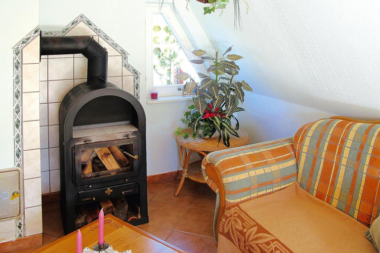 Living room 2, Thatched Holiday Home in in Freest With Fireplace Stove, Vorpommern-Greifswald