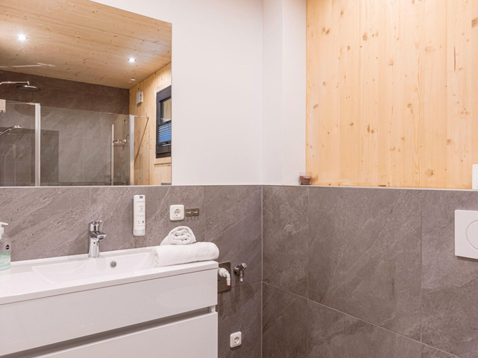 Bathroom 3, Apartment with Finnish Sauna and pool No Deposit, Murau