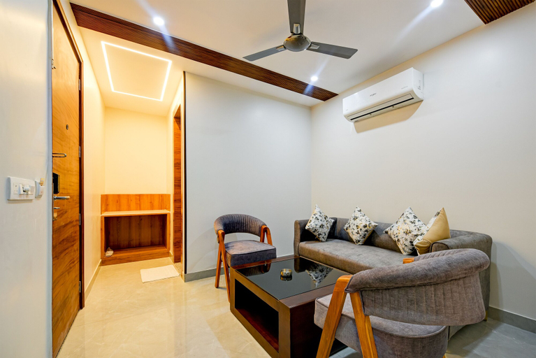 Others 4, Hotel Le Premier, Delhi