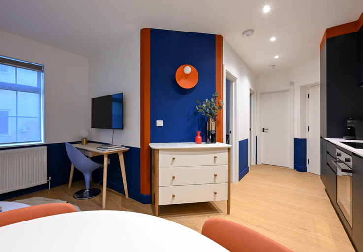 Room 4, Luxurious 2-bedroom Flat Close to Angel Stn, London