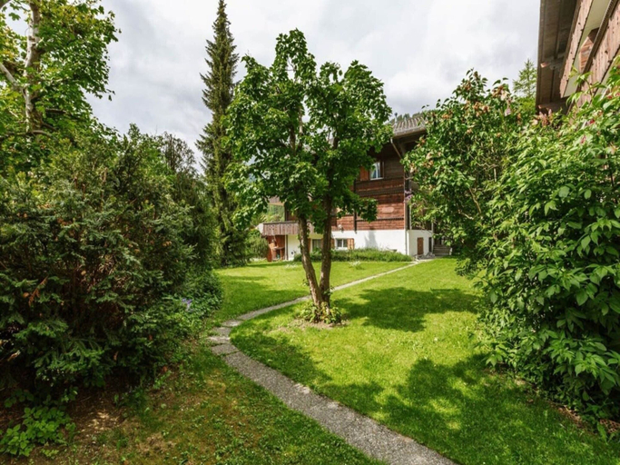 Others 5, Lush Apartment With Terrace Views, Saanen