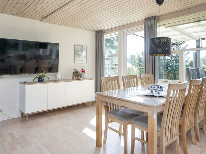 Dining 4, Charming Retreat by the Sea - By Traum Ferienwohnungen, Odder