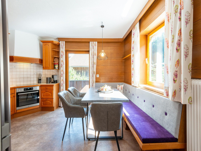 Dining 5, Spacious Apartment With Balcony, Landeck