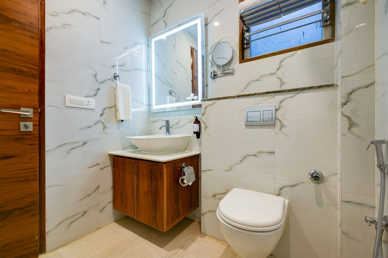 Bathroom 5, Hotel Le Premier, Delhi
