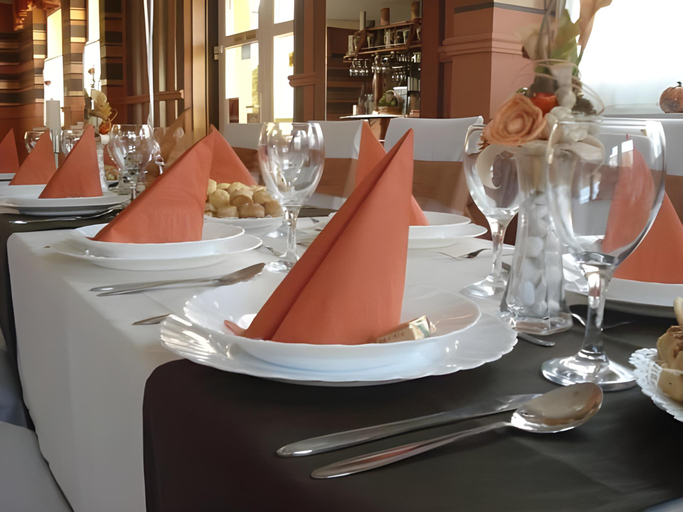 Restaurant 2, Romantik - Panzio, Tatabánya