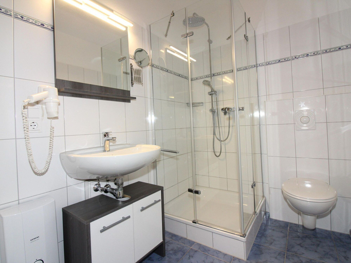 Bathroom 3, Seepark Burhave, Burhave, Wesermarsch