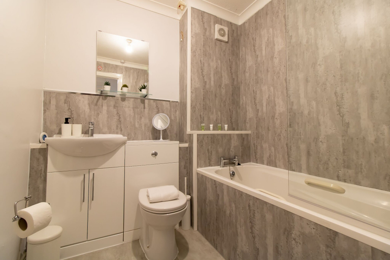 Others 4, Stunning 2-bed Apartment in Washington, Sunderland