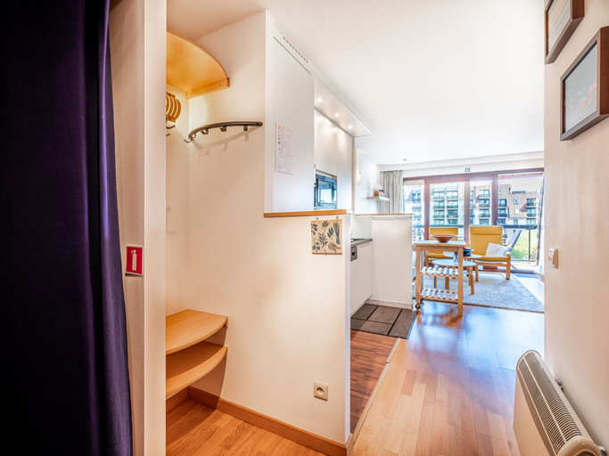 Dining 5, Cosy Apartment in Koksijde Near the Beach, West-Vlaanderen