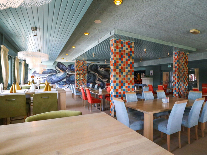 Dining 5, Modern Holiday Home 600 m From the sea, Sluis