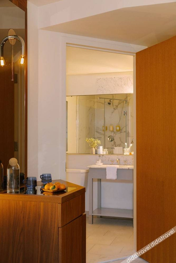 Bathroom 3, Sonder Henri on 24, New York