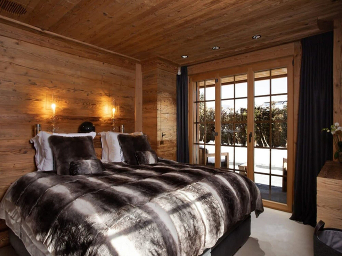 Room 4, Spacious Chalet With Private Pool, Saanen