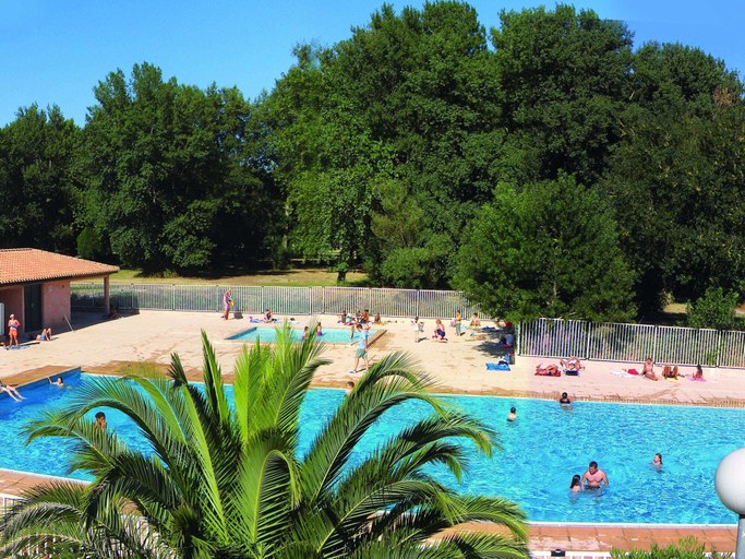 Pool 5, Comfortable Apartment With a Terrace at 800 m. From the sea, Pyrénées-Orientales