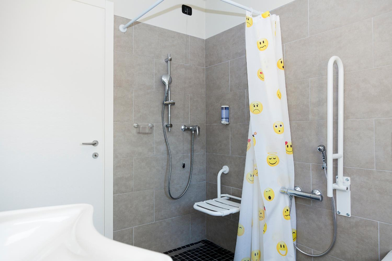 Bathroom 10