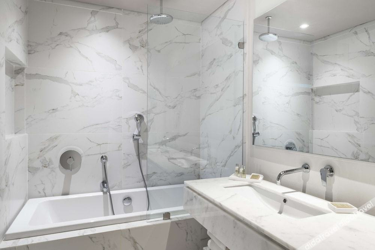 Bathroom 5, Hilton Santa Marta, Santa Marta (Dist. Esp.)