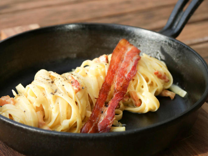 Food & Drinks 16