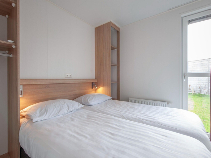 Bedroom 4, Lodge in Nieuwvliet-Bad near the Beach, Sluis