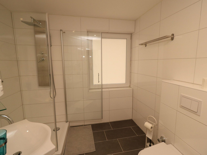 Bathroom 4, Apartment With Terrace, Essen, Essen