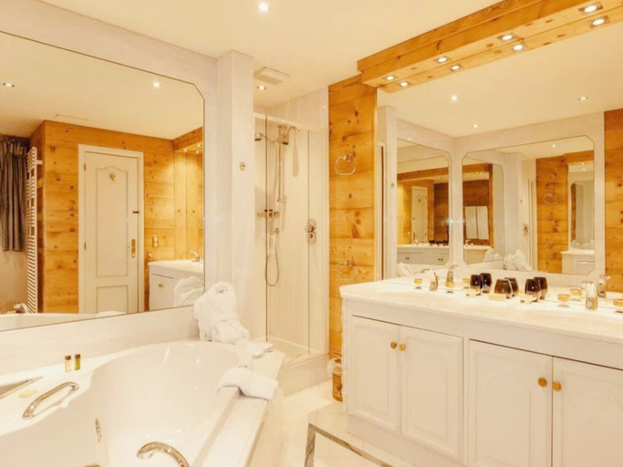 Bathroom 3, Lush Apartment With Indoor Pool, Saanen