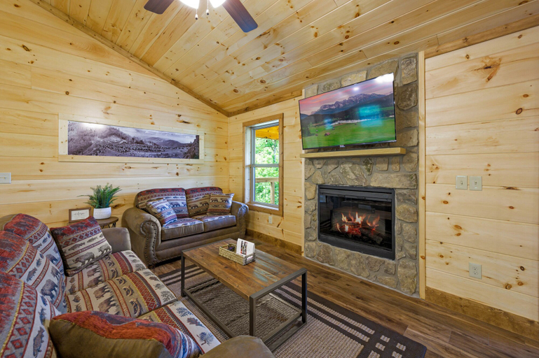 Room 2, Stunning 4 4 Cabin Hot Tub Amazing Views, Sevier