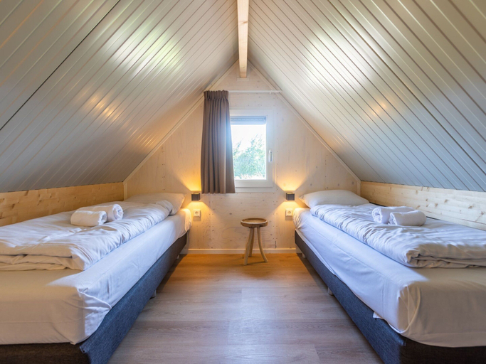 Bedroom 2, Dune Lodge on a Holiday Park, Beach at 1.3 km, Sluis