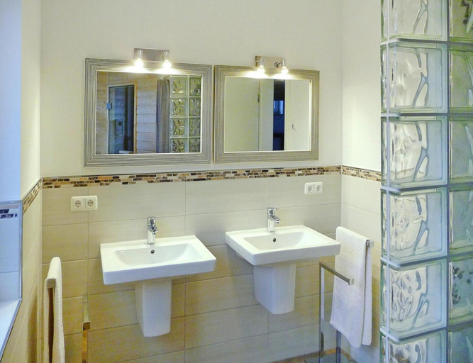 Bathroom, Thatched House in Vieregge by Breetzer Bodden, Vorpommern-Rügen