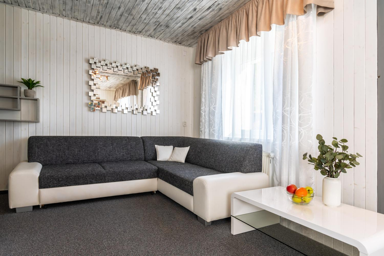 Others 2, Hotel Schwarz, Karlovy Vary