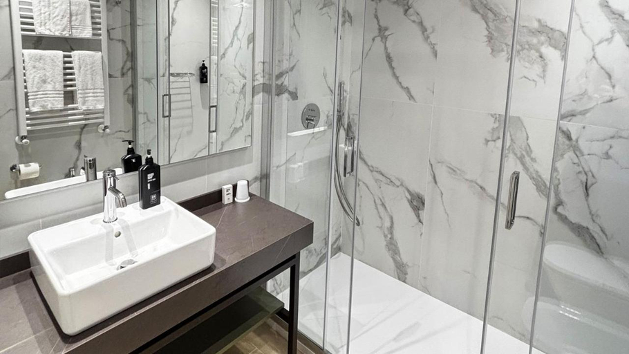 Bathroom 4