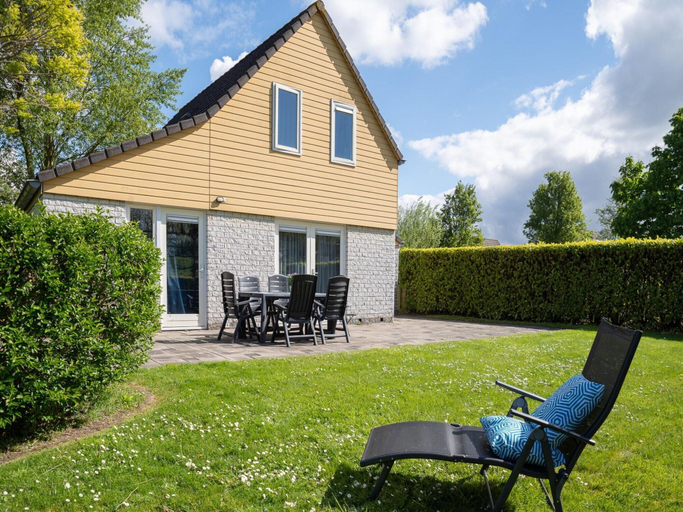 Exterior 4, Oyster Coast: Sauna and Family Charm, Kapelle