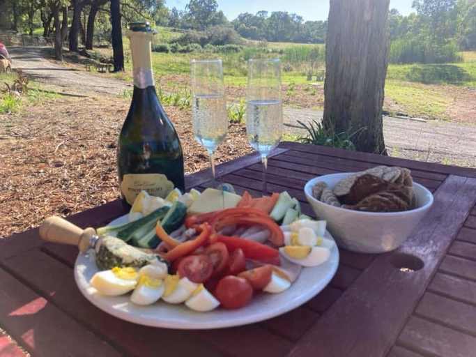 Food & Drinks 2, Avoca Park Equestrian Farmstay, Yarra Ranges - Seville