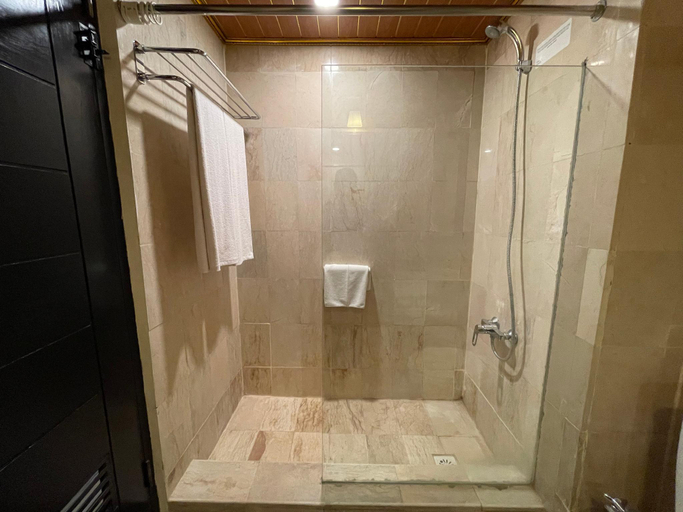 Bathroom 25