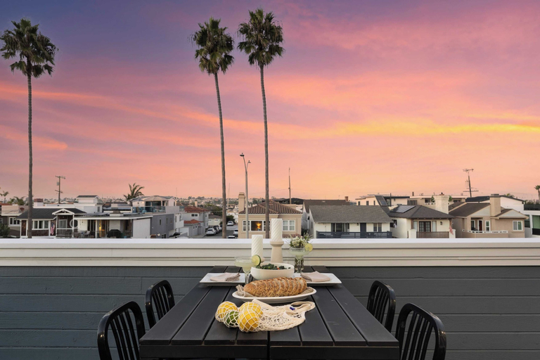 Food & Drinks, Twin Dolphins by Avantstay Steps to Beach Deck, Orange
