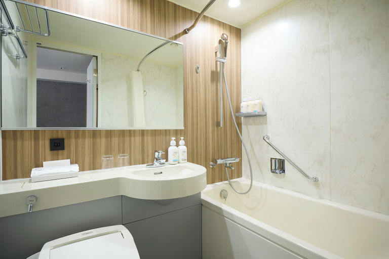 Bathroom 5, Holiday Inn KYOTO GOJO by IHG, Kyoto