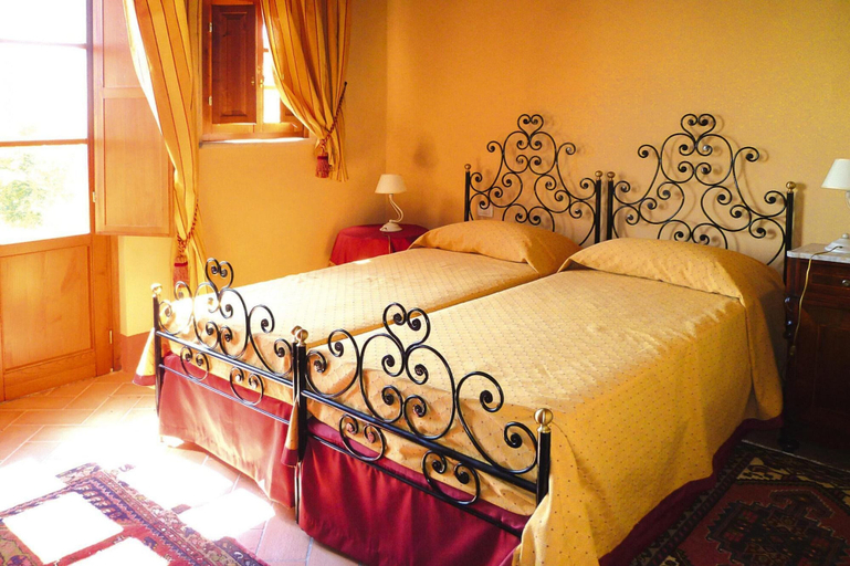 Room 2, Estate in Monte Serra With Pool & Olive Views, Pisa