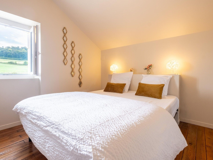 Room 3, Charming House in Hautefort With Pool & Nature, Dordogne