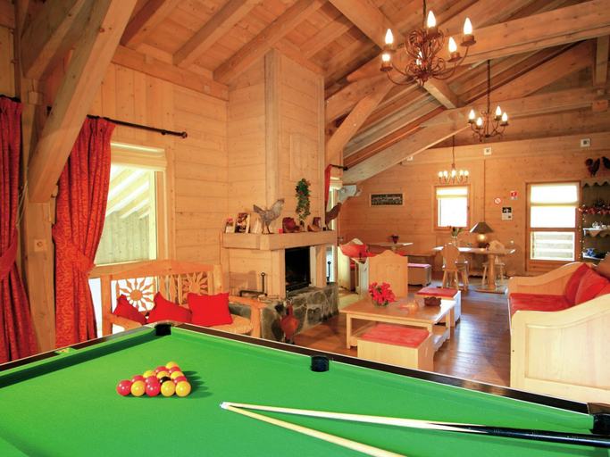 Game room, Attractive Apartment With a Balcony in Le Grand Massif, Haute-Savoie