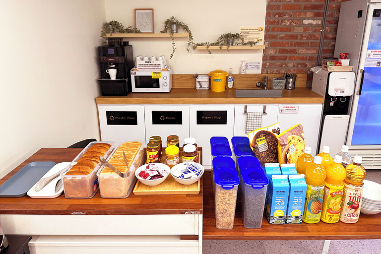 Food & Drinks 5, OYO Hostel Myeongdong 6, Jung